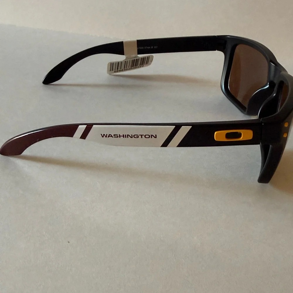 Oakley sunglasses Washington Football Team Holbrook™ special edition